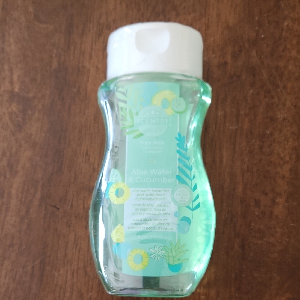 Scentsy Aloe Water & Cucumber Body Wash - Green